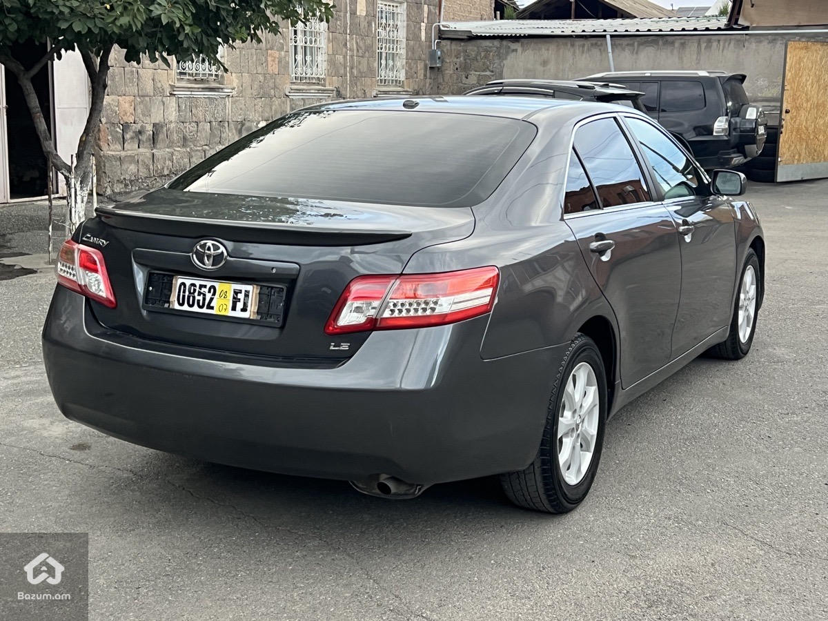 Toyota Camry 2011 - image 6