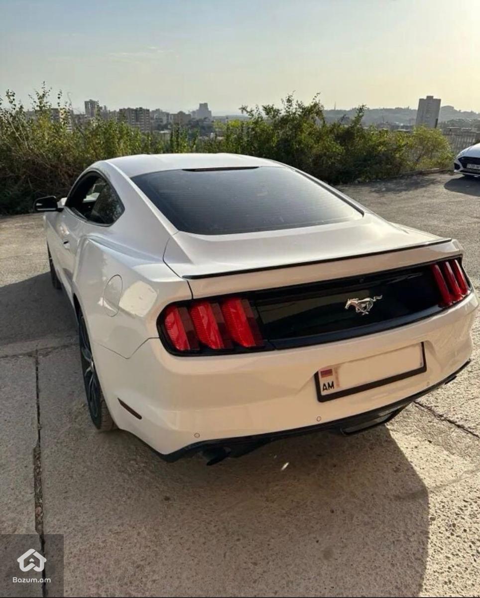 Ford Mustang - image 3