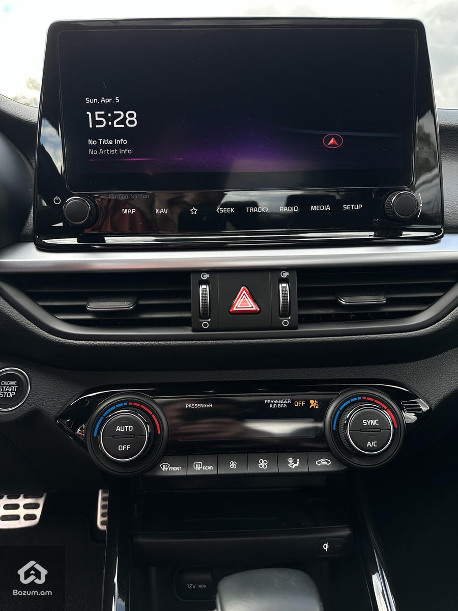 Kia Forte - image 13