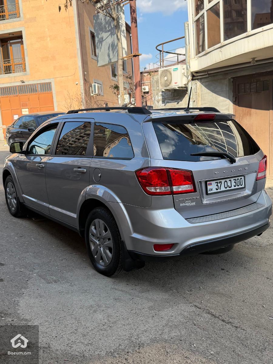 Dodge Journey - image 4