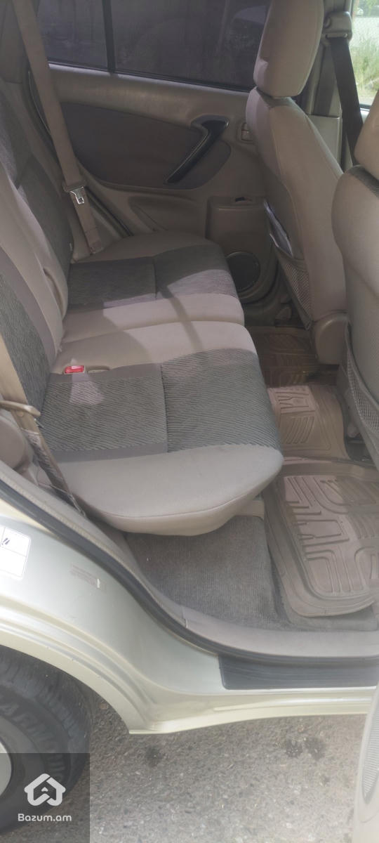 Toyota Rav4 - image 7
