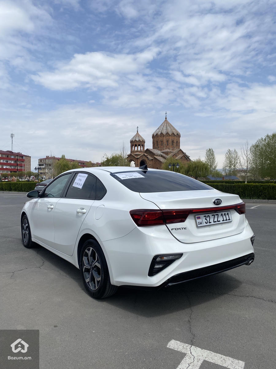 Kia Forte LXS - image 4