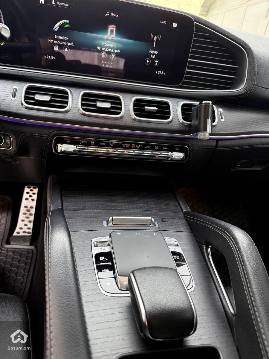 Mercedes Benz - image 9