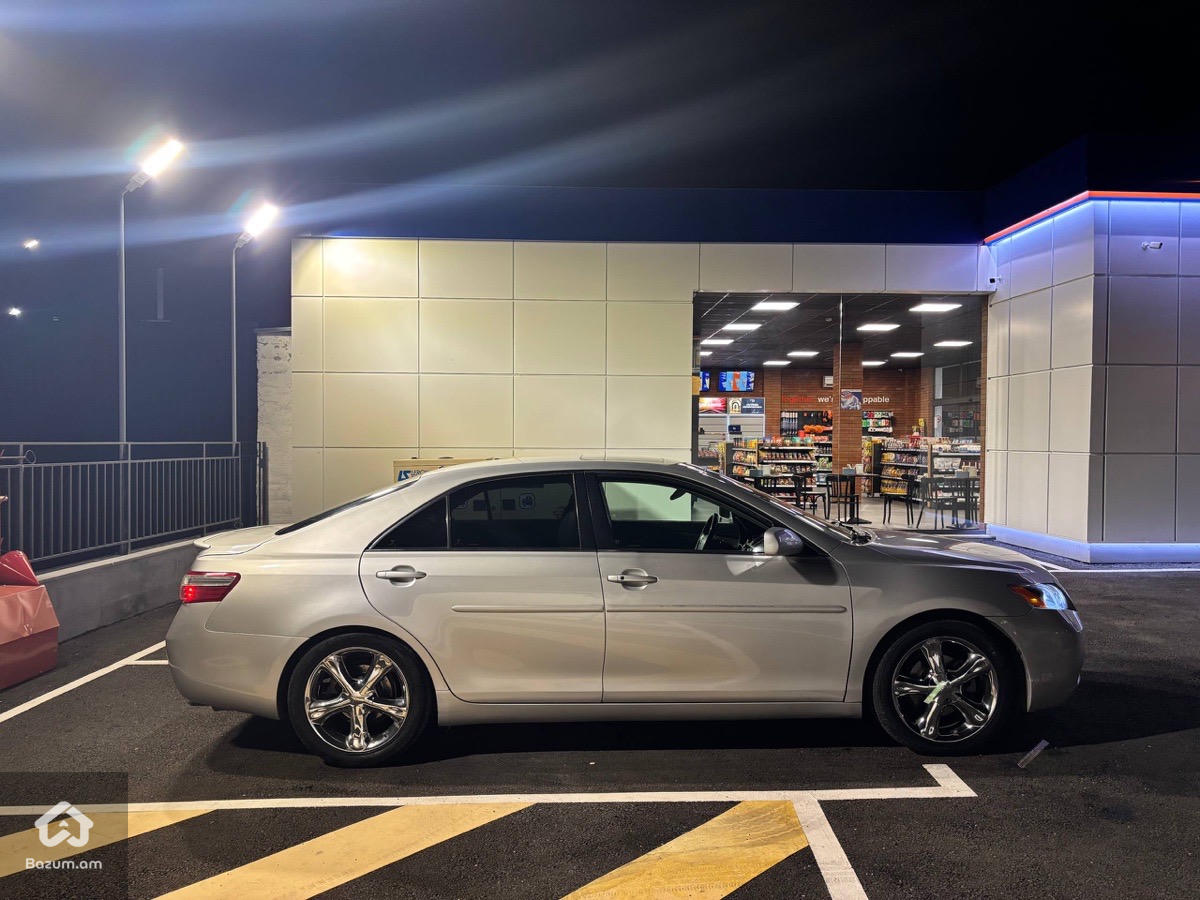Toyota camry - image 4