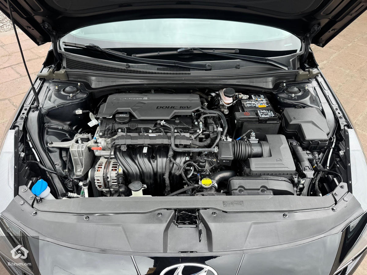 Hyundai Elantra - image 24