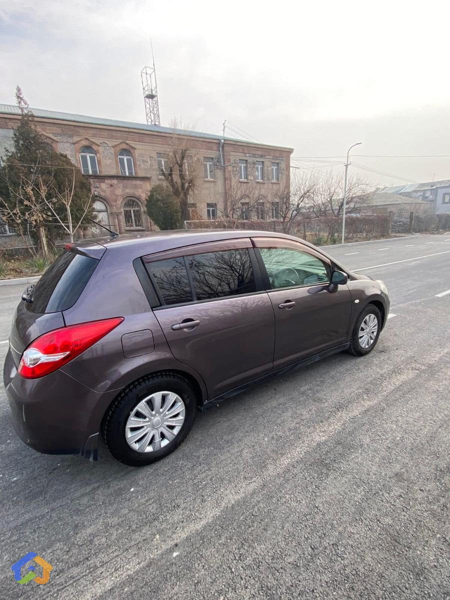 Nissan Tiida - image 6