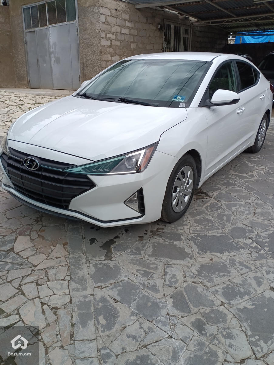Hyundai Elantra - image 3