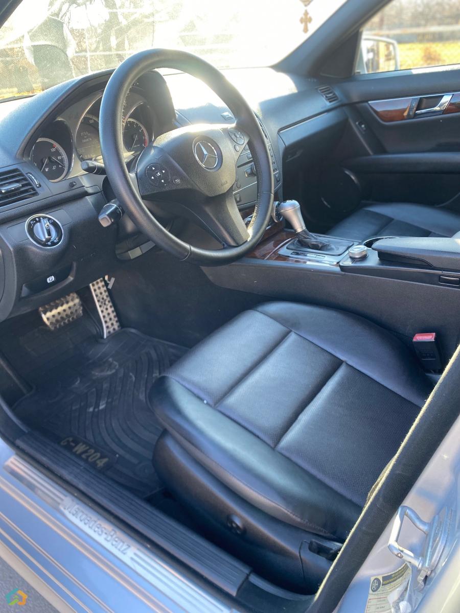 Mercedes Benz C300 - image 8