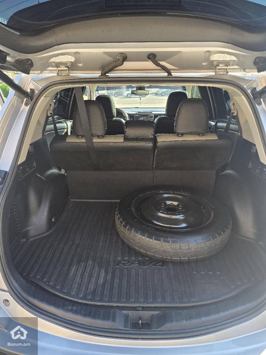 Toyota Rav4 XLE - image 19