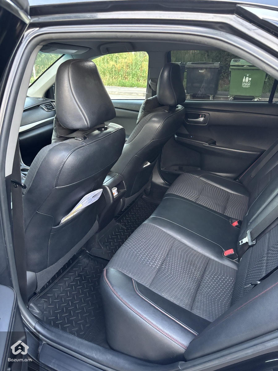 Toyota Camry - image 12