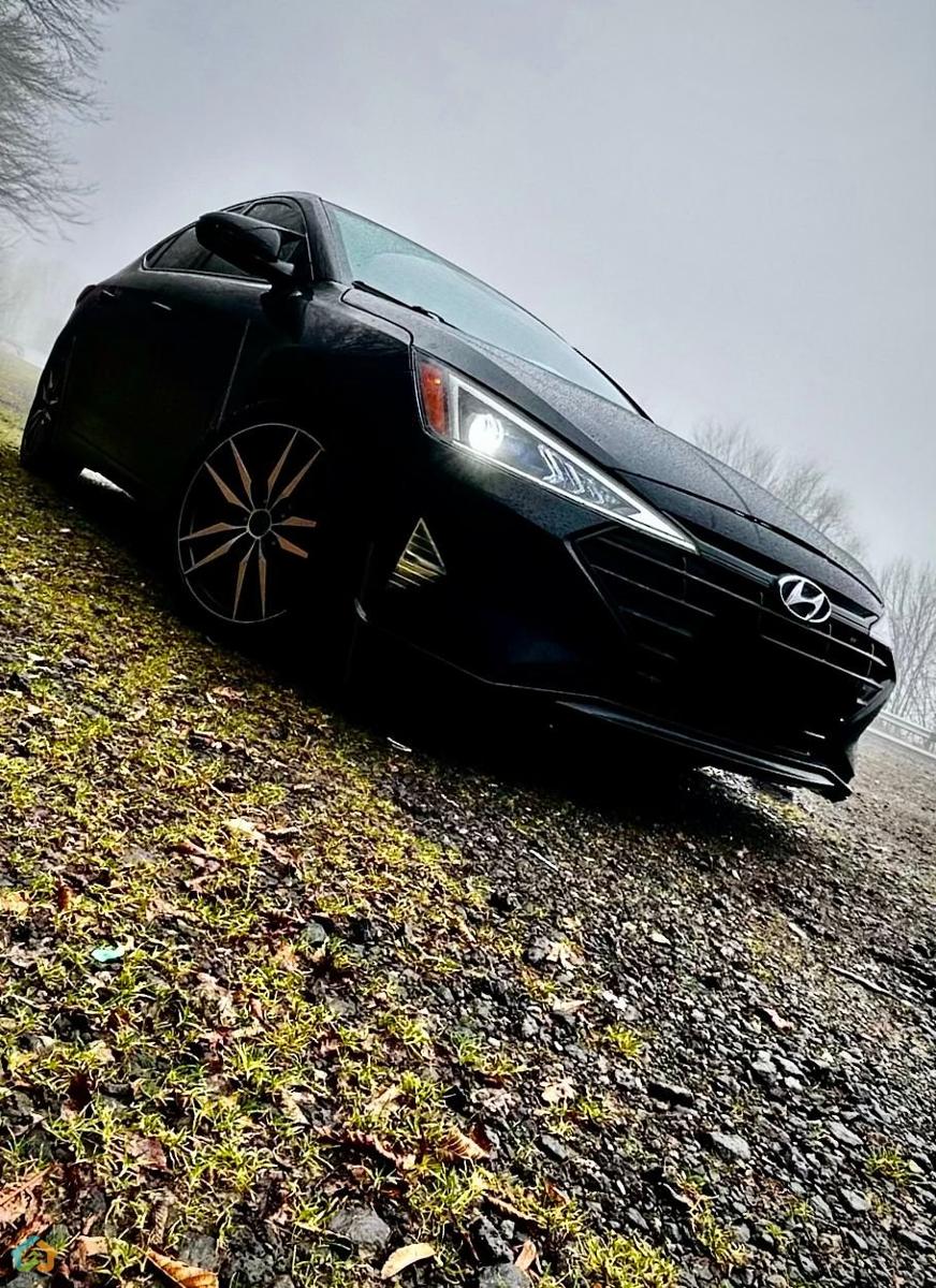 Hundai Elantra - image 6