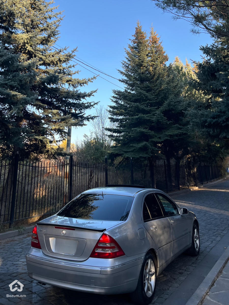 Mercedes benz C240 - image 2