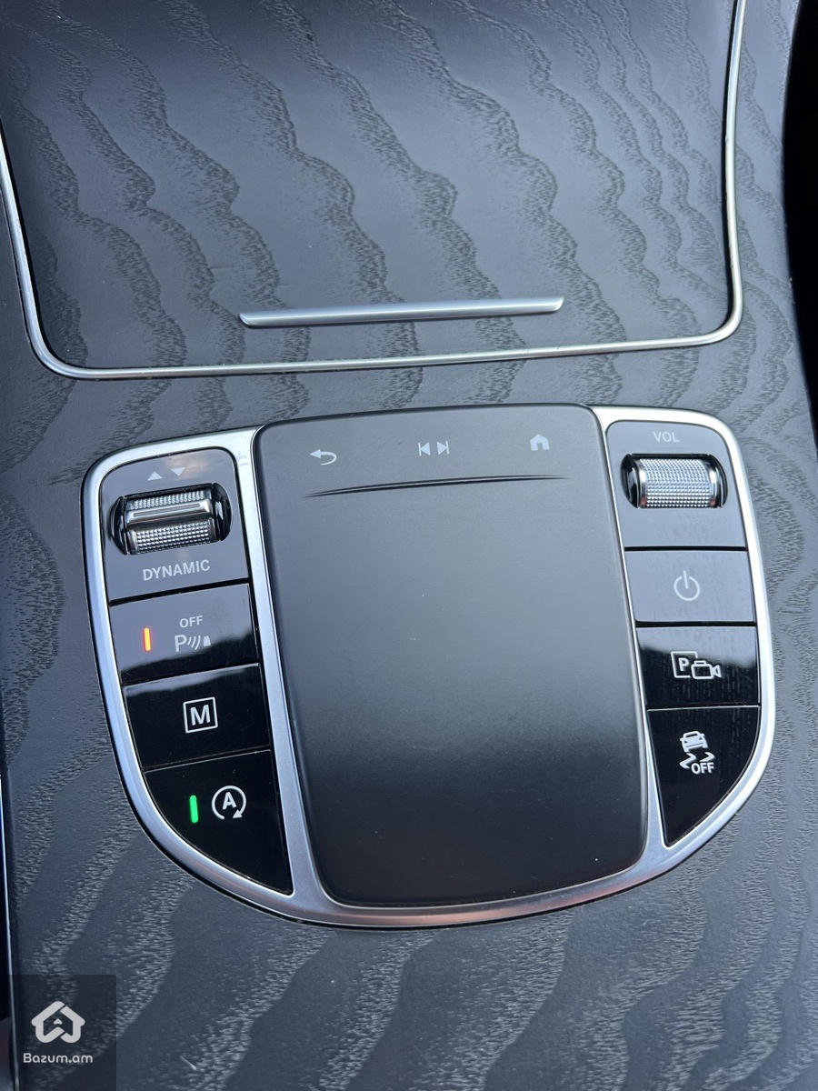 Mercedes GLC 300 - image 22