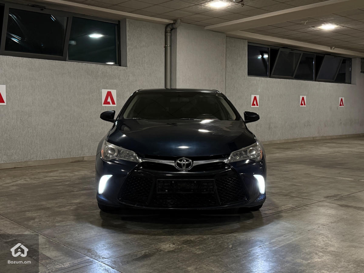 Toyota Camry 2017 - image 2