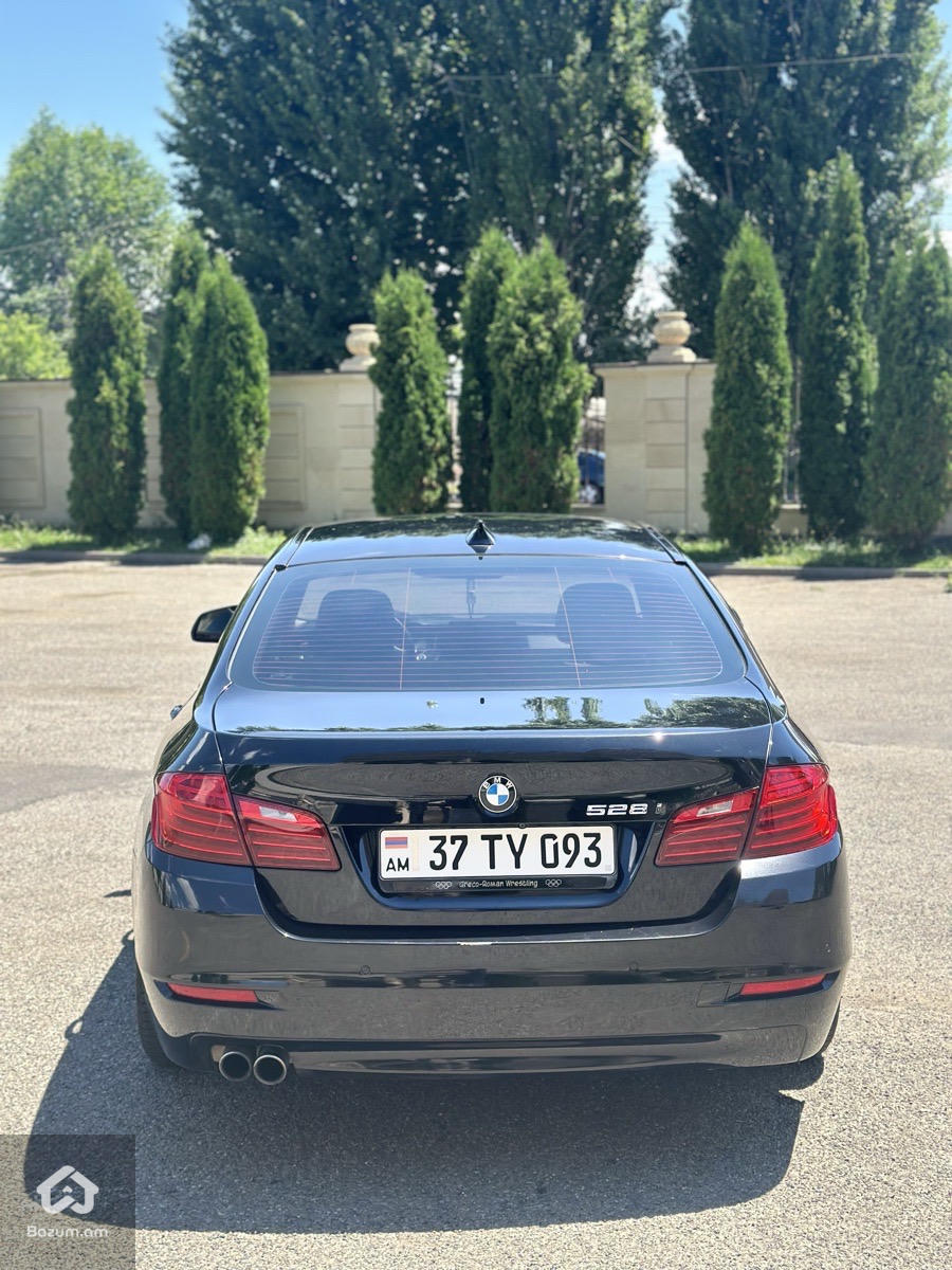 BMW 528i - image 13