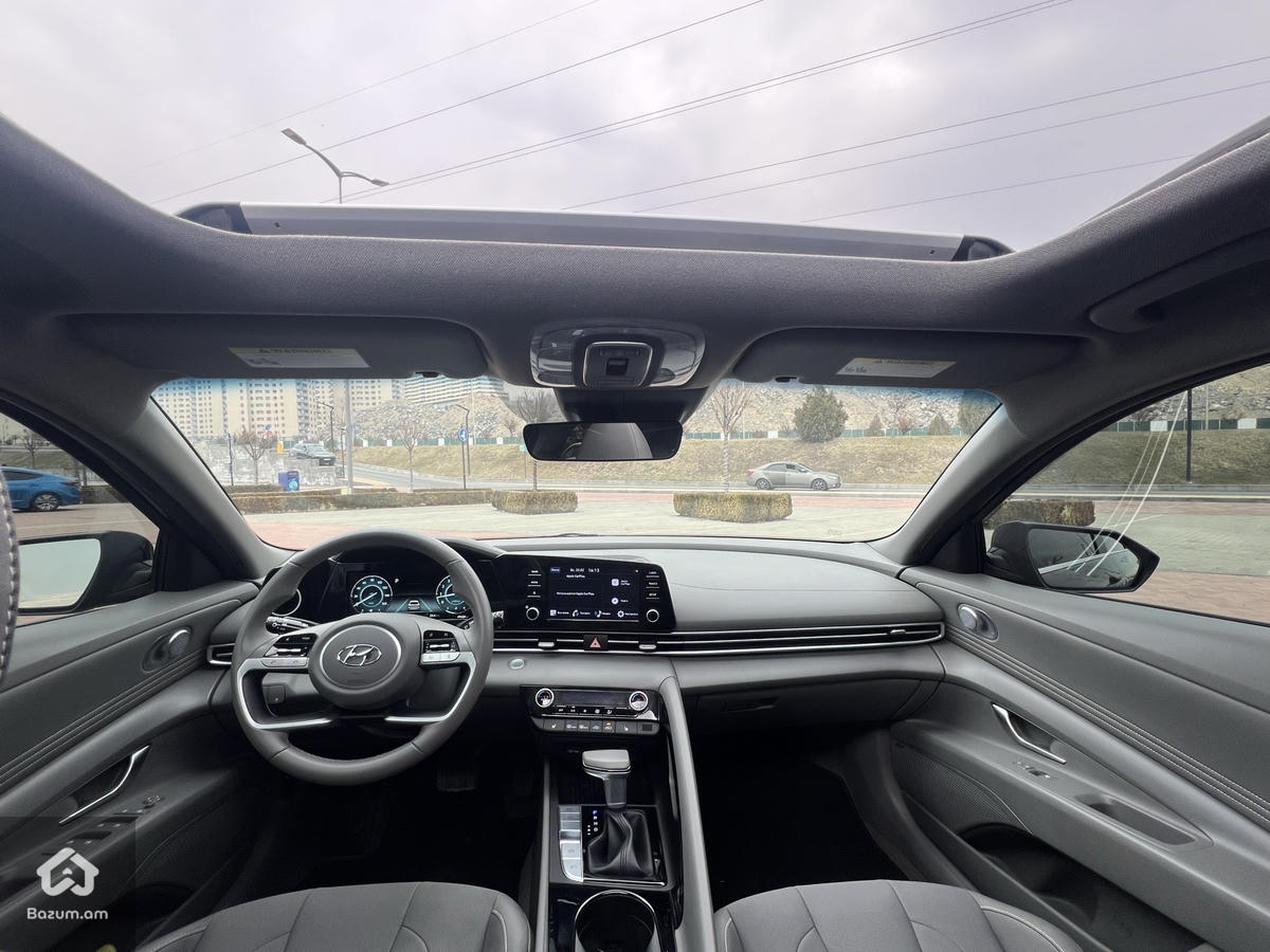 Hyundai Elantra Sel Plus - image 6