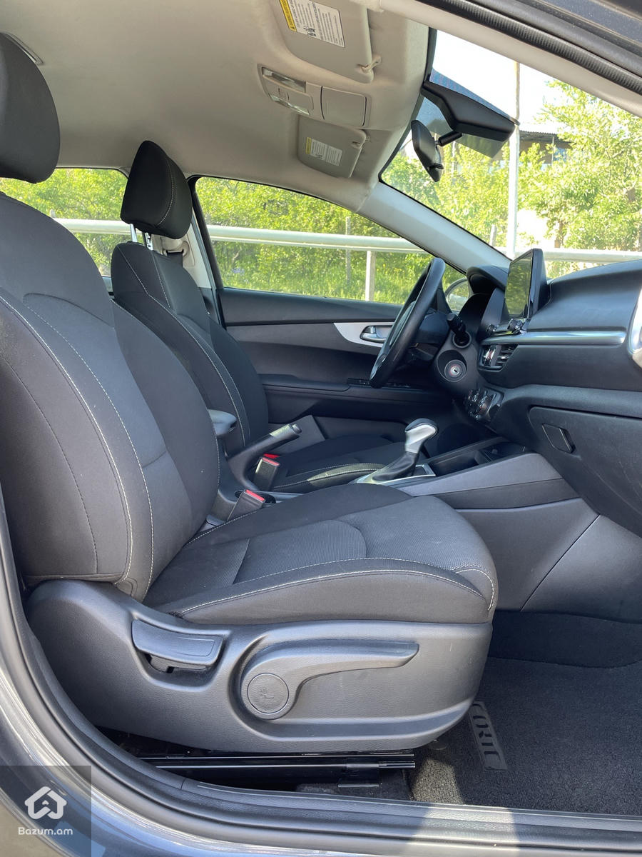Kia Forte - image 7