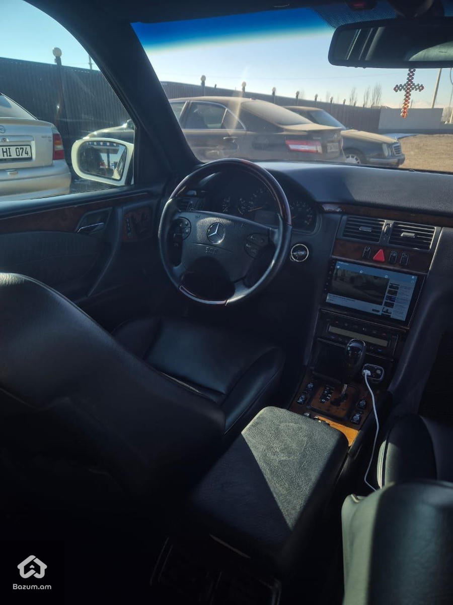 Mercedes-Benz W210/E320 - image 10