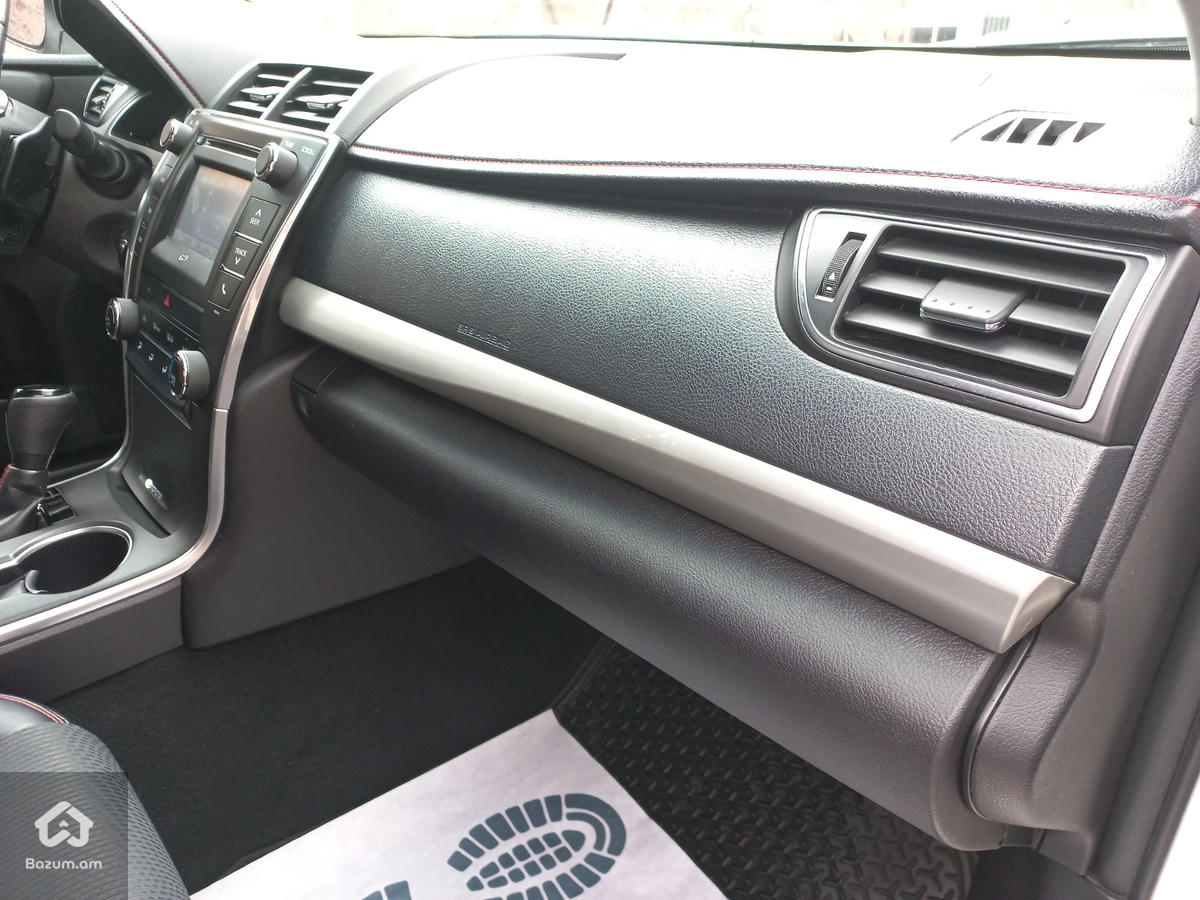 Toyota Camry - image 17