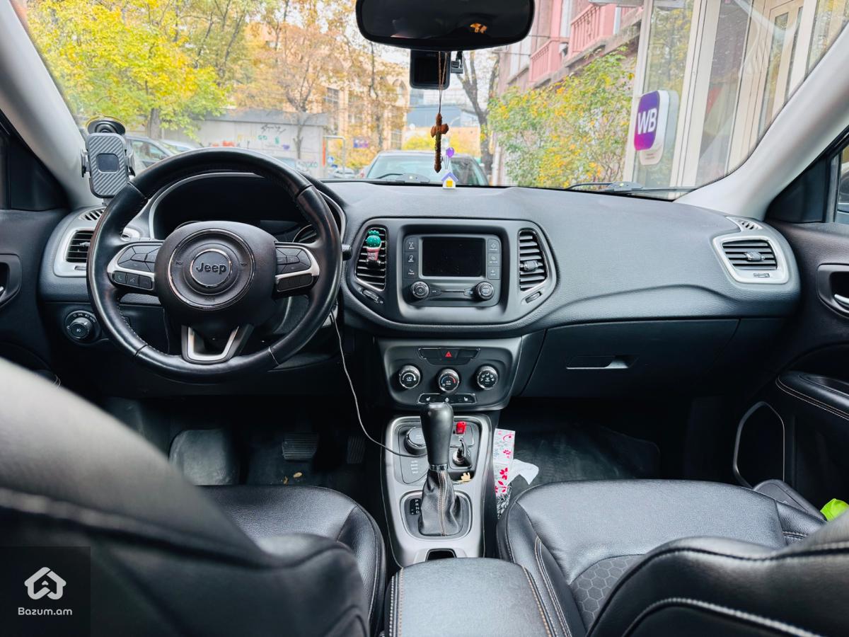 2018 Jeep Compass Latitude - image 7