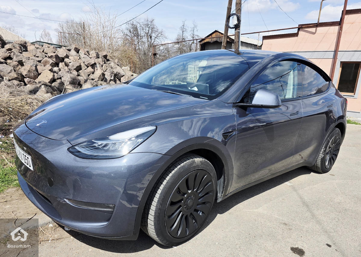 Tesla Model Y 2023 Dual Motor - image 17