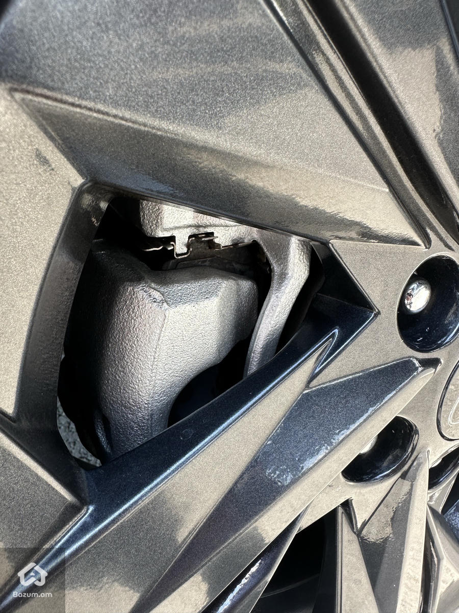 Elantra - image 33