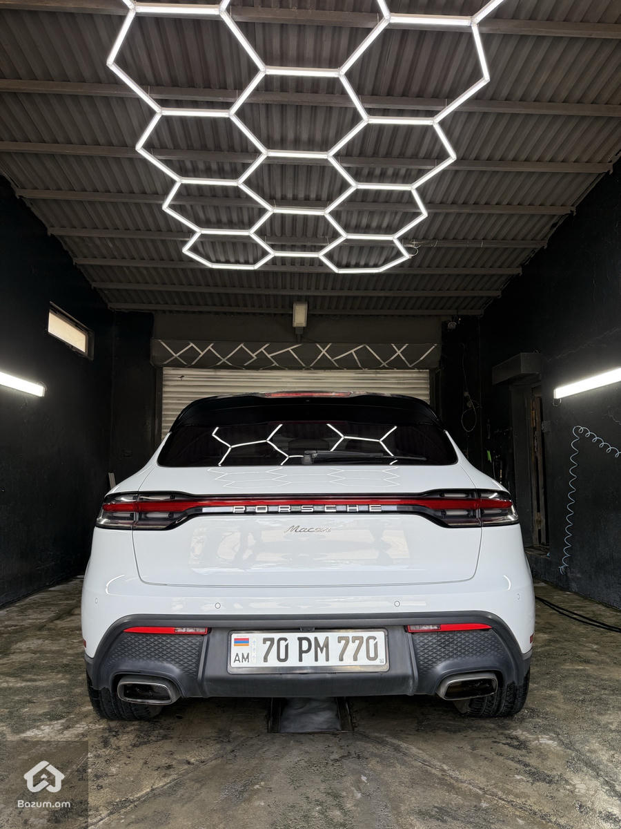 PORSCHE MACAN - image 3