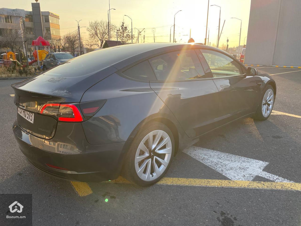 Tesla model 3 - image 8