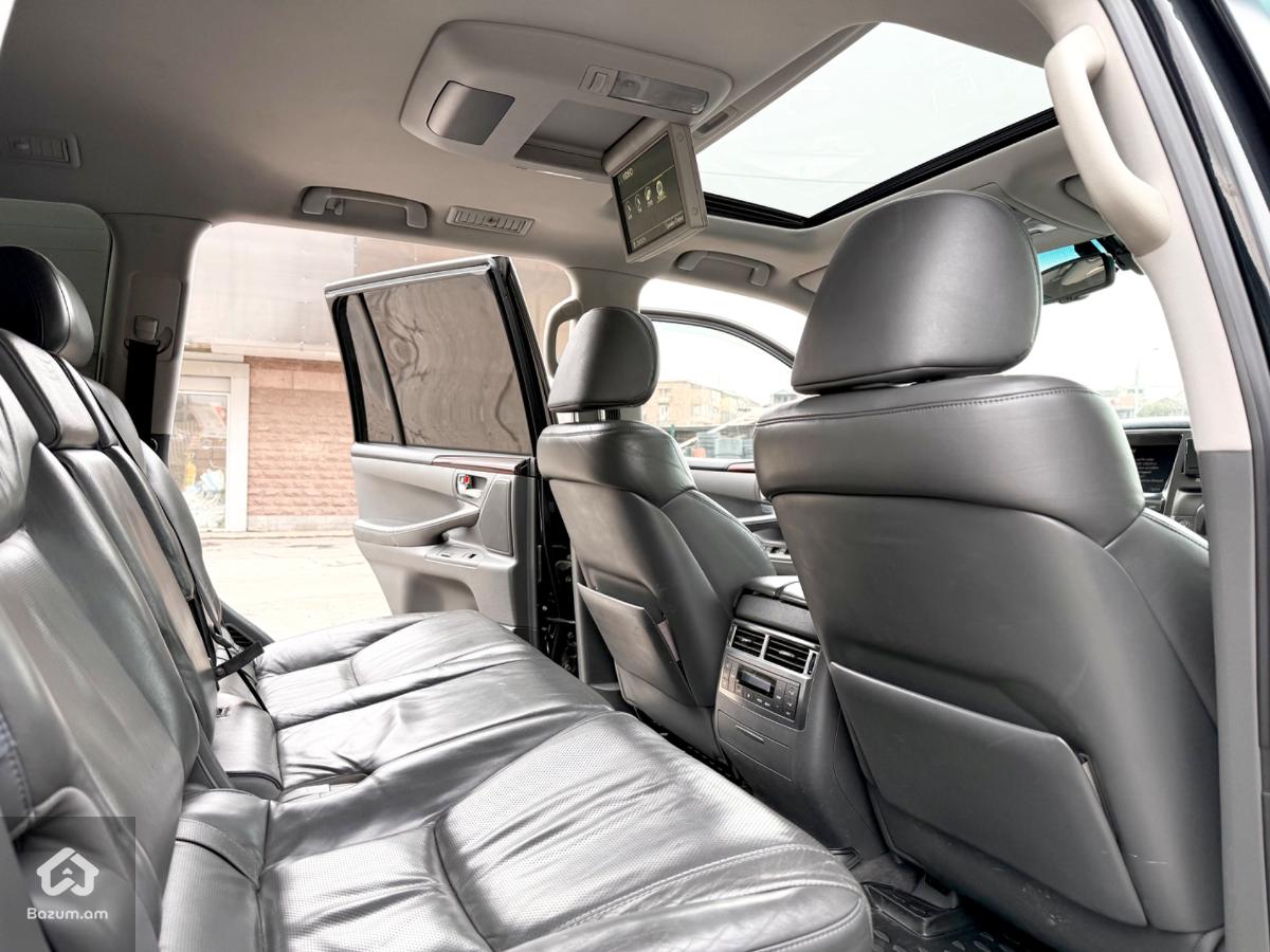 Lexus LX 570 - image 11