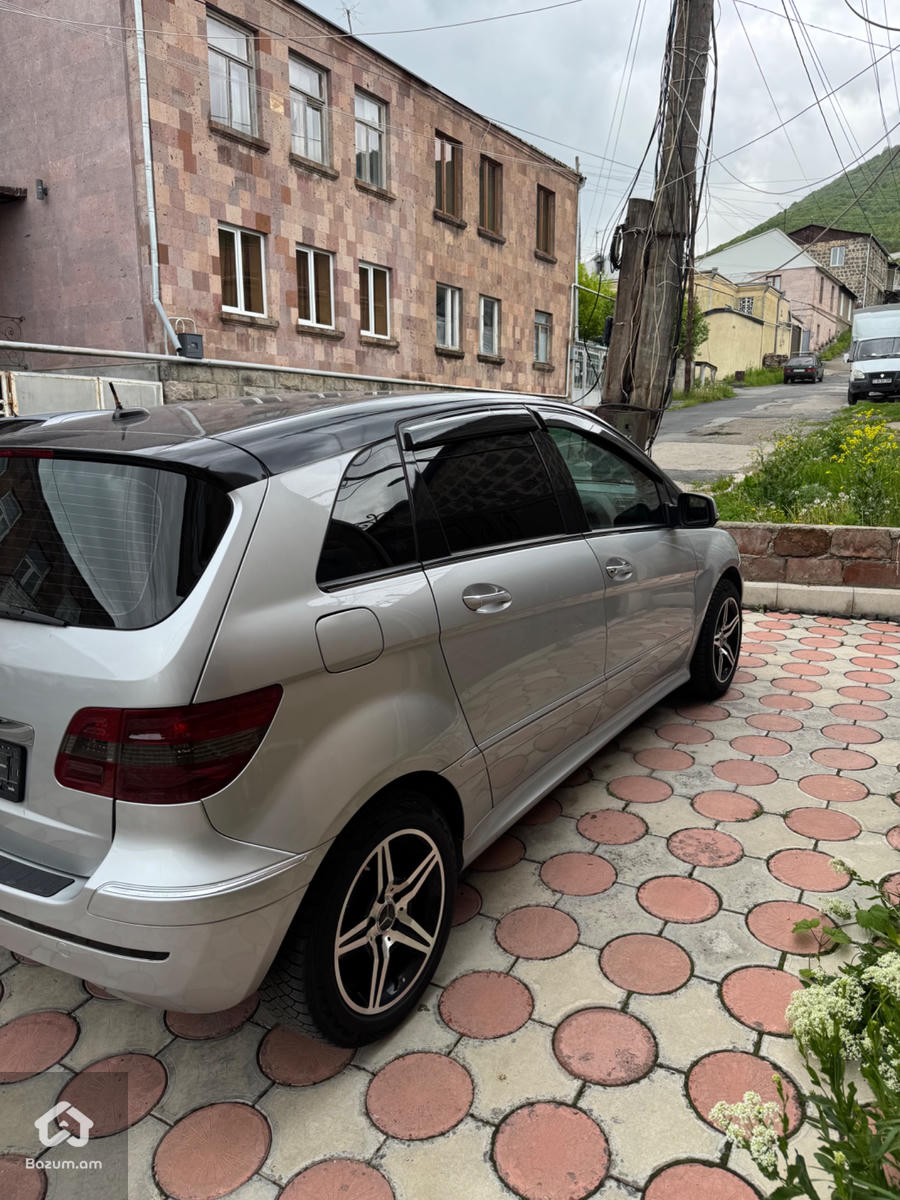 Mercedes-BENZ - image 3