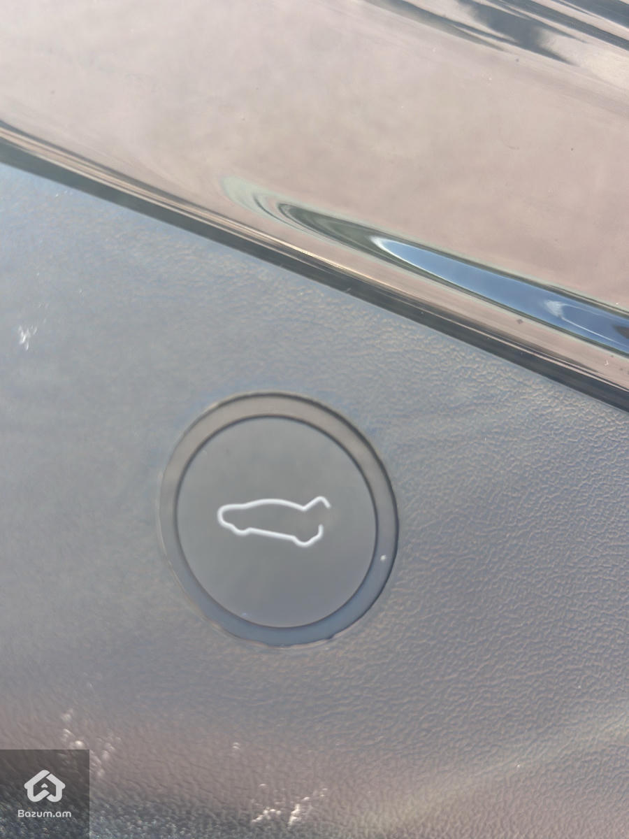 Tesla Model 3 - image 10