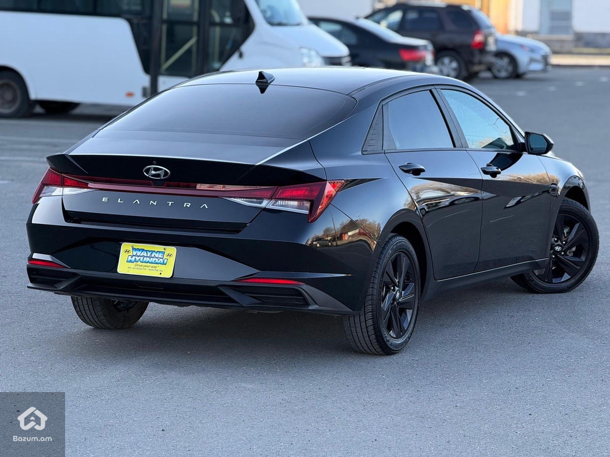 Hyundai Elantra - image 4