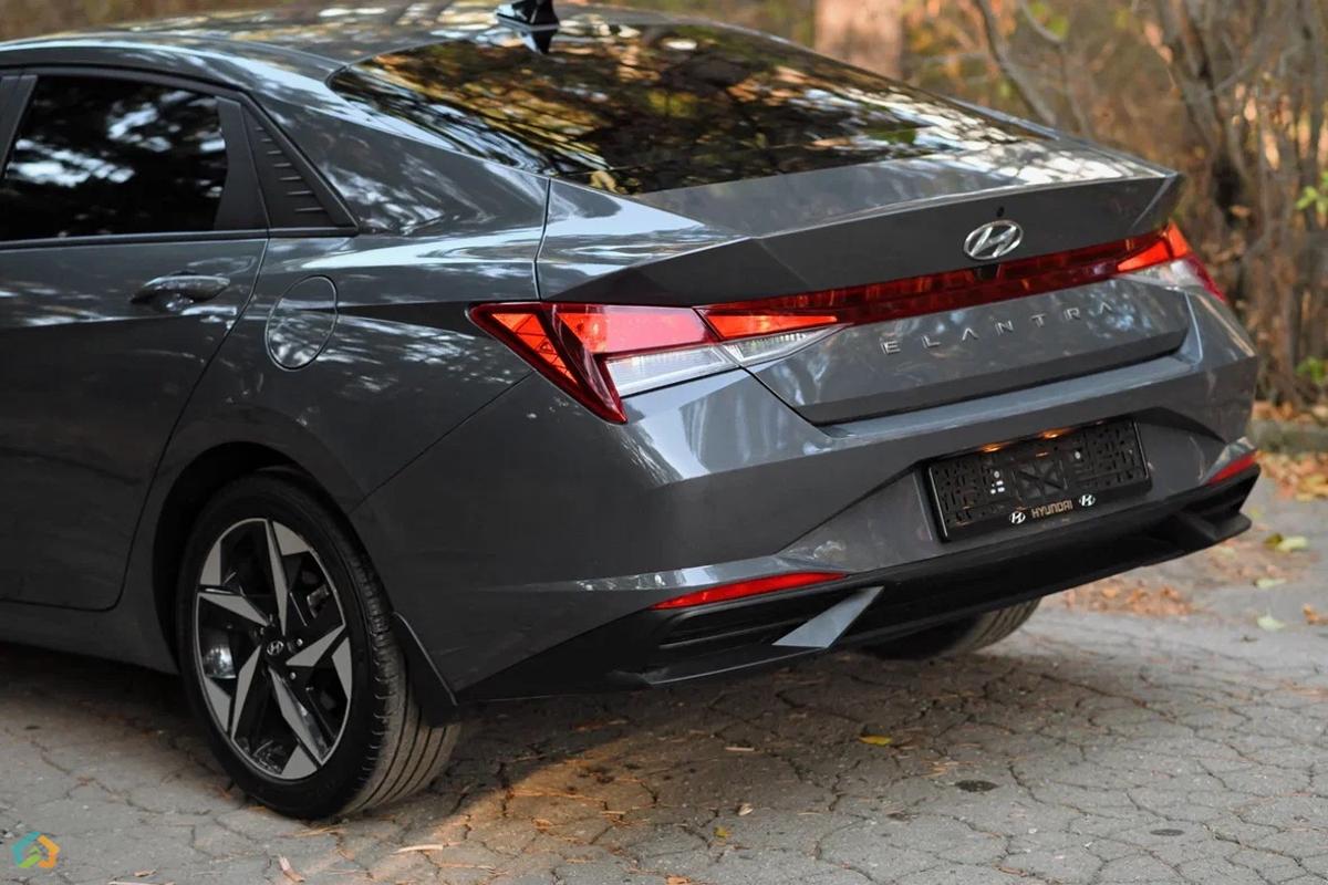 Hyundai Elantra SEL PLUS 2023/04 - image 7