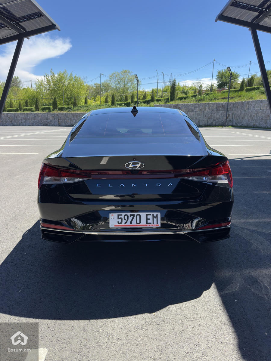 Elantra - image 8