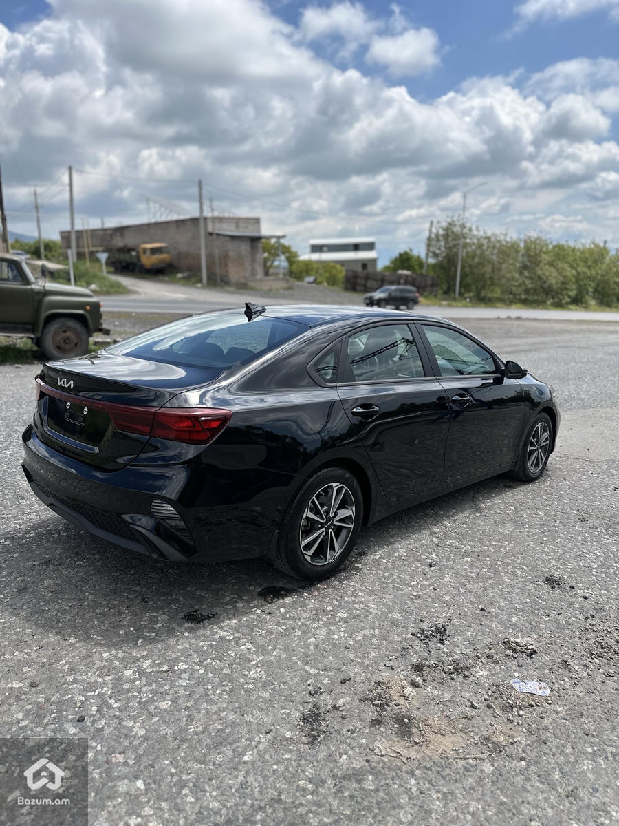 Kia Forte - image 4