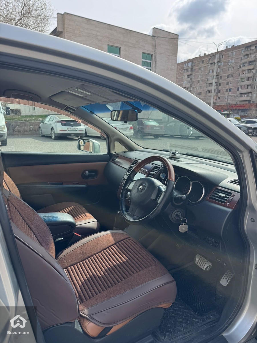 Nissan Tiida Axis - image 8