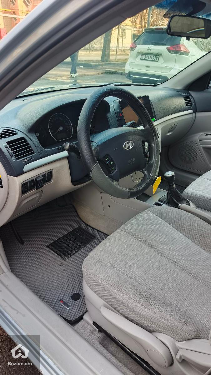 Hyundai Sonata NF - image 11