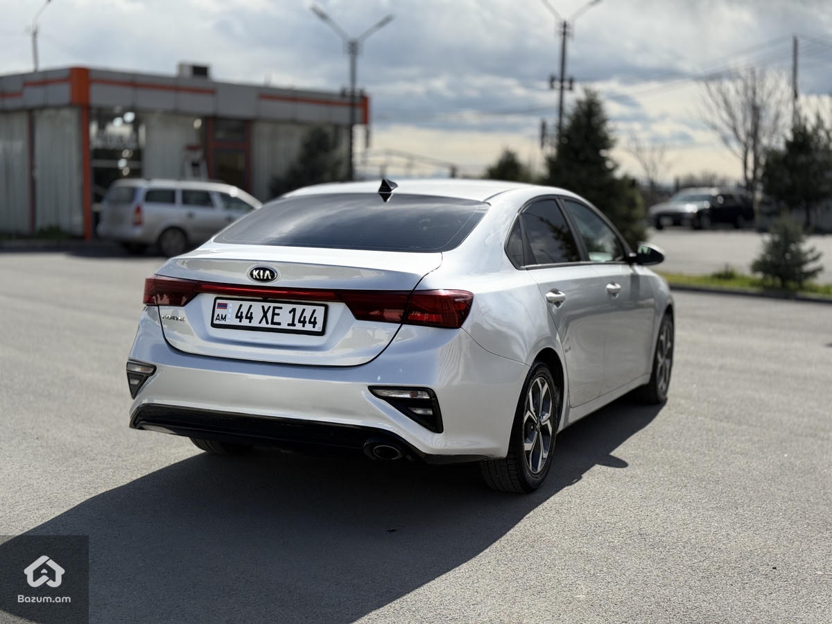 kia Forte - image 6