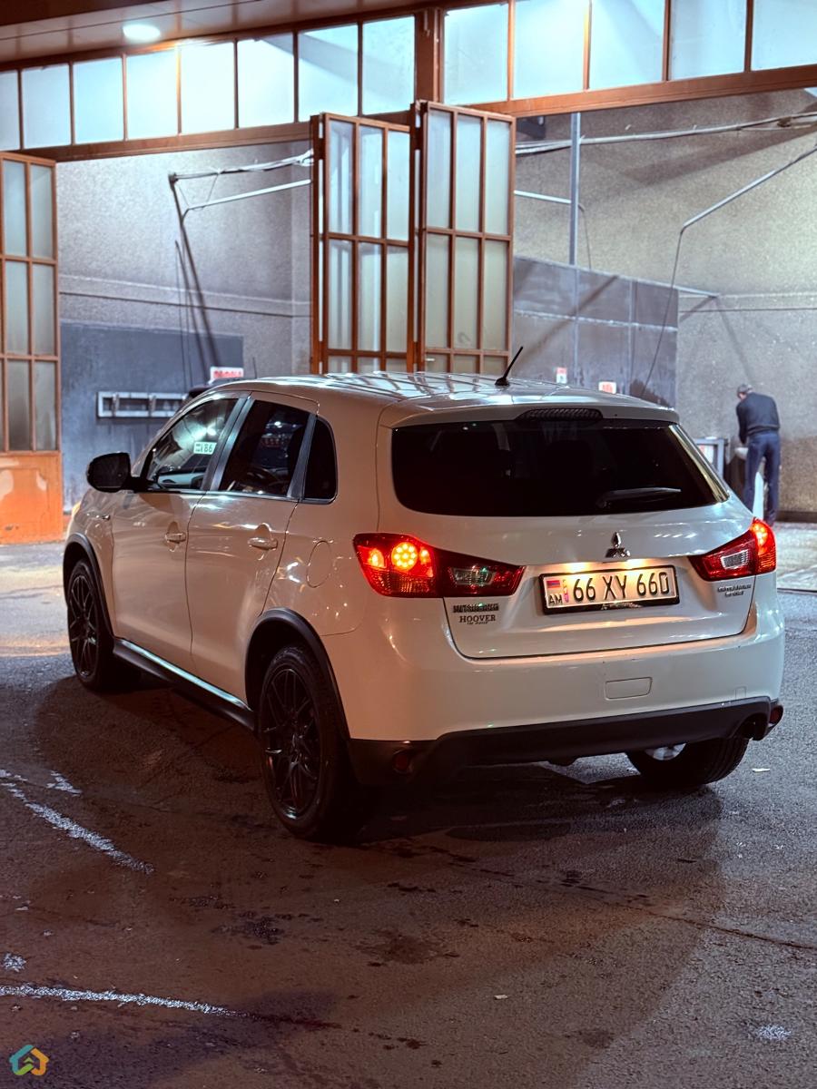 Mitsubishi Outlander Sport - image 3