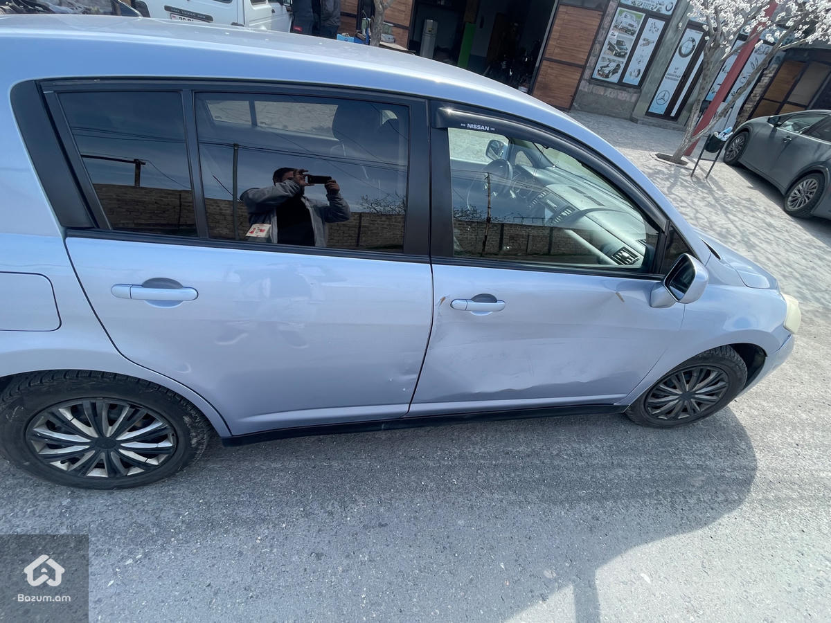 Nissan Versa - image 2