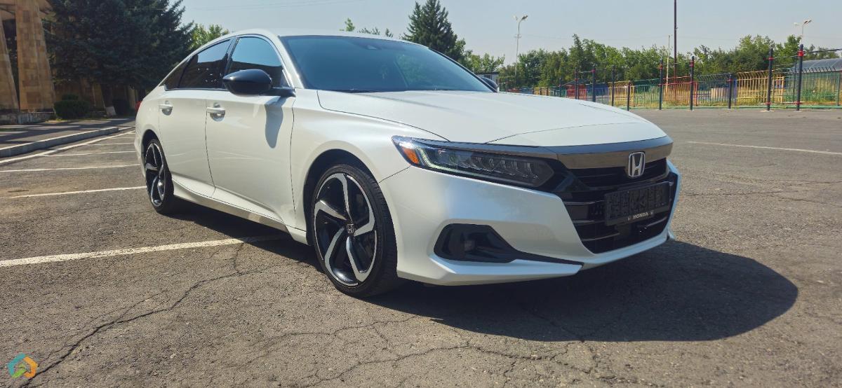 Honda Accord Hybrid Sport - image 3