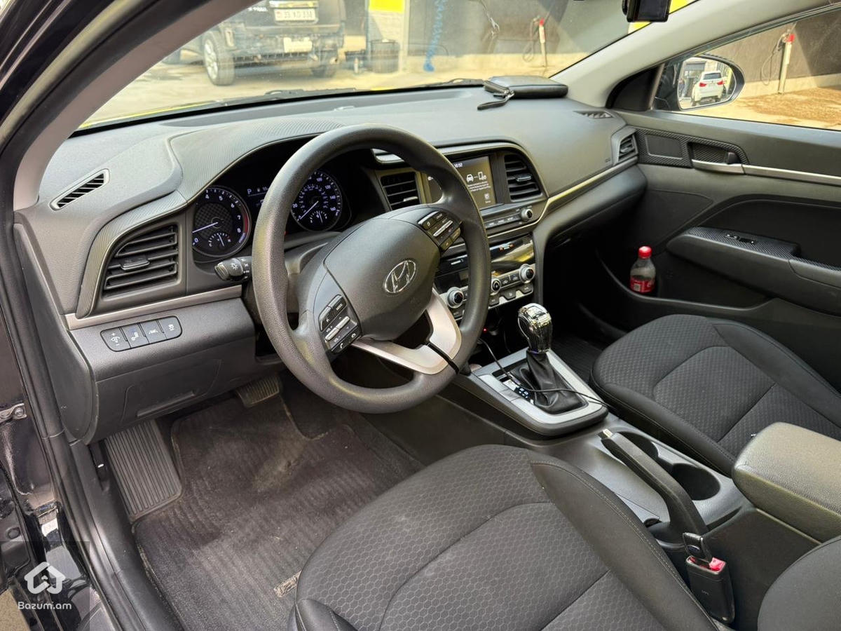 Hyundai Elantra SEL - image 12