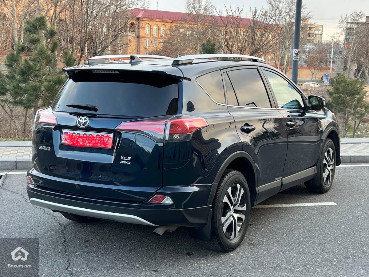 Toyota RAV 4 2017 - image 2