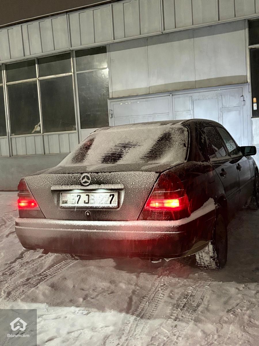 Mercedes-Benz C180 - image 3