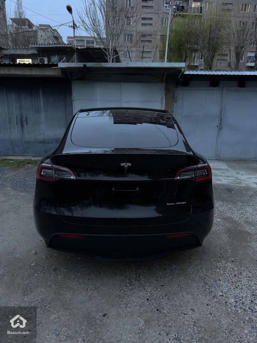 Tesla Model Y Long Range - image 1