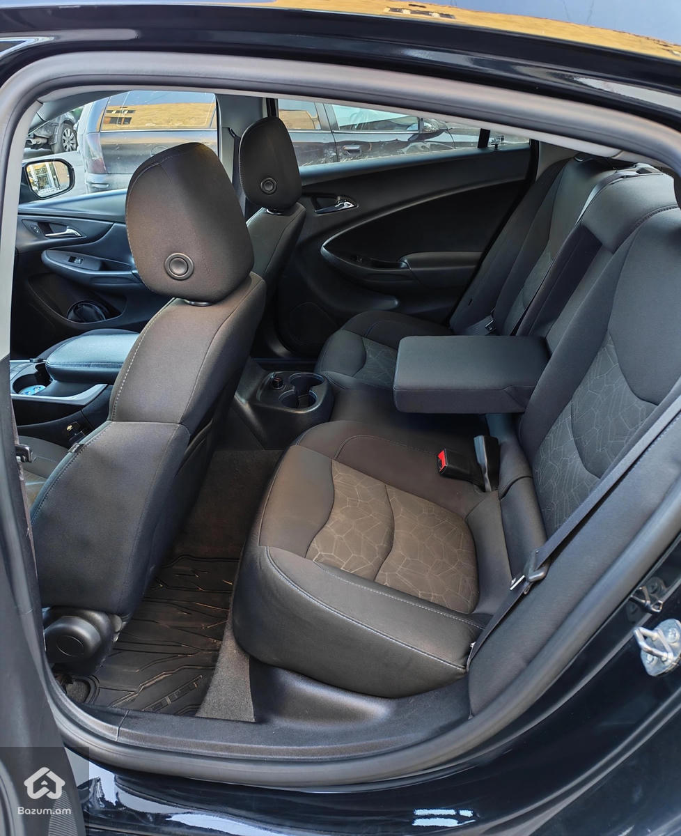 Chevrolet Volt 2 LT - image 12