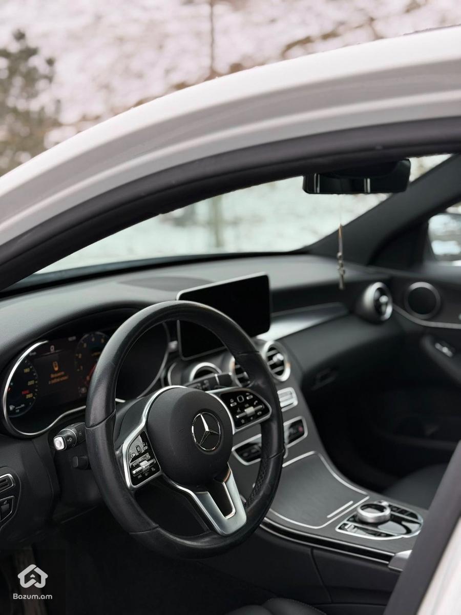 Mercedes Benz C300 - image 9