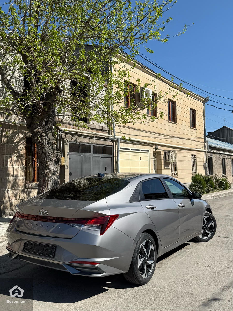 Hyundai Elantra - image 5