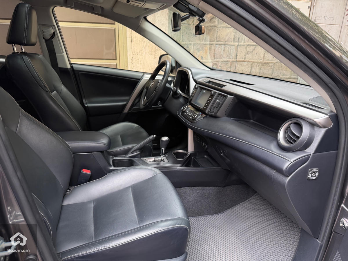 Toyota RAV4  - image 6