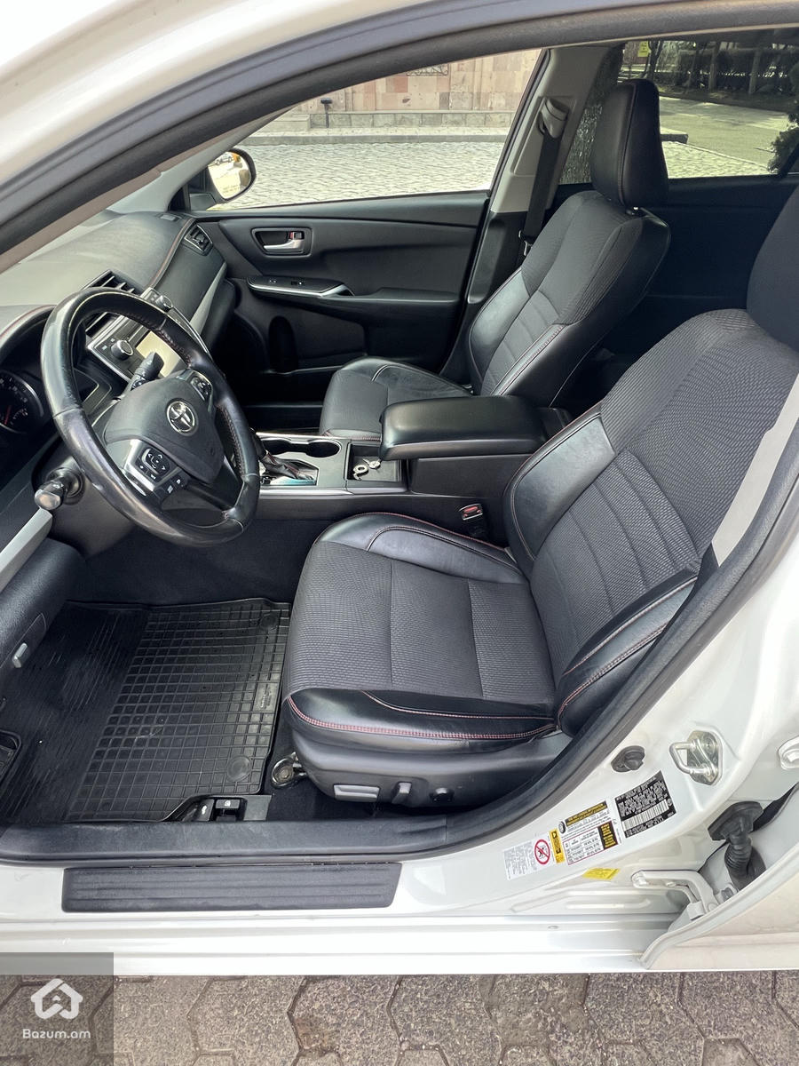 Toyota Camry - image 10